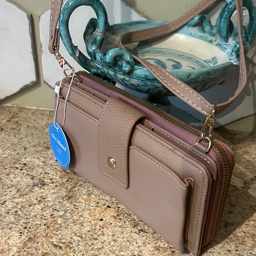 Chic Leather Women's Bag in Tan